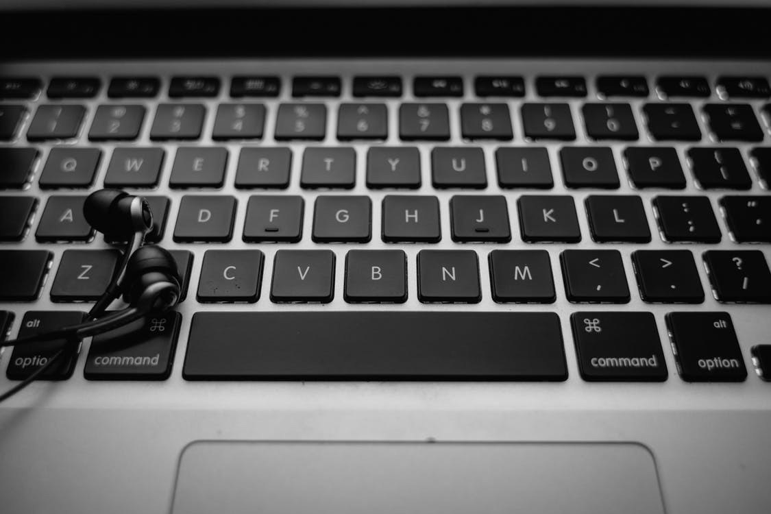 Keyboard mac black and white headphones 79702
