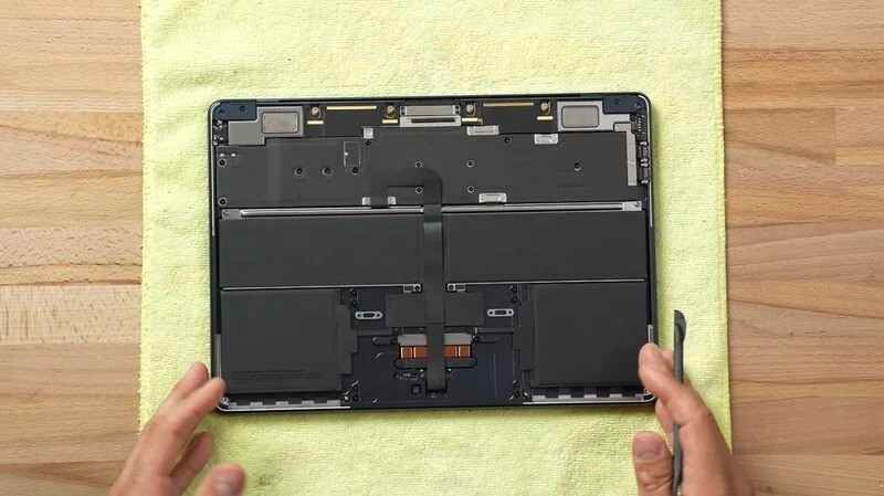 M2 MacBook Air Internals